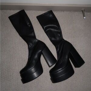 Steve Madden Chunky Platform Boots in Cypress Black